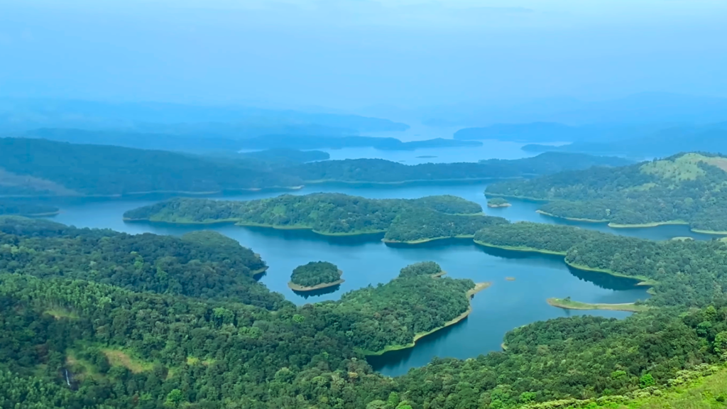 long view of Idukki dam